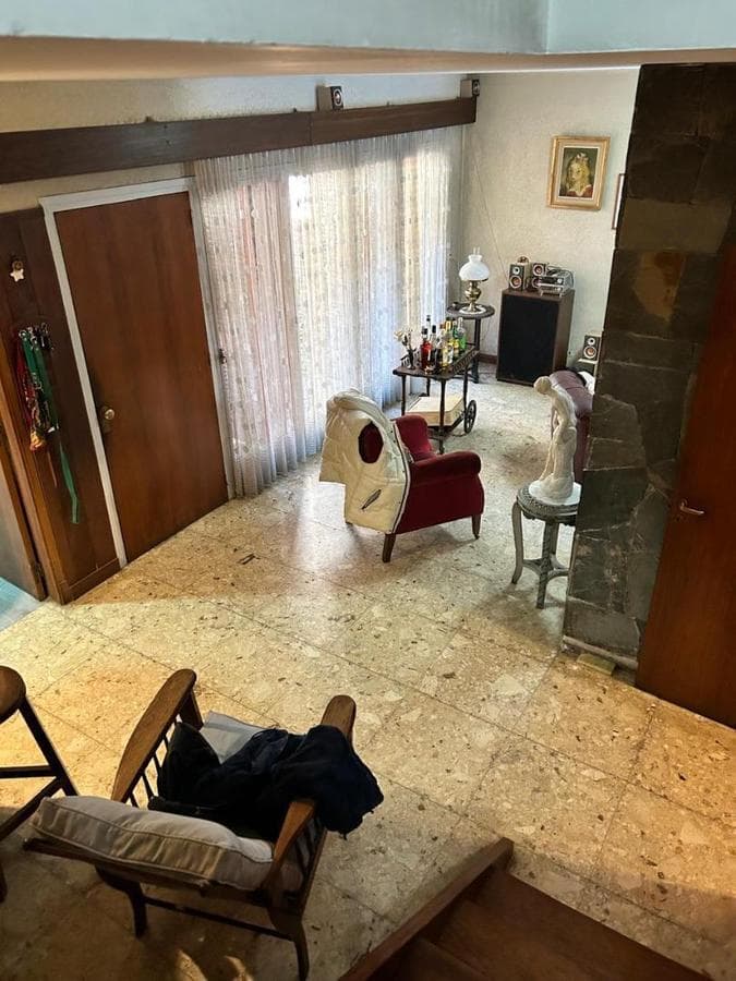 FOR SALE: PROPERTY FOR ENTREPRENEURS—SUITABLE FOR A HOSTEL OR MEDICAL OFFICES