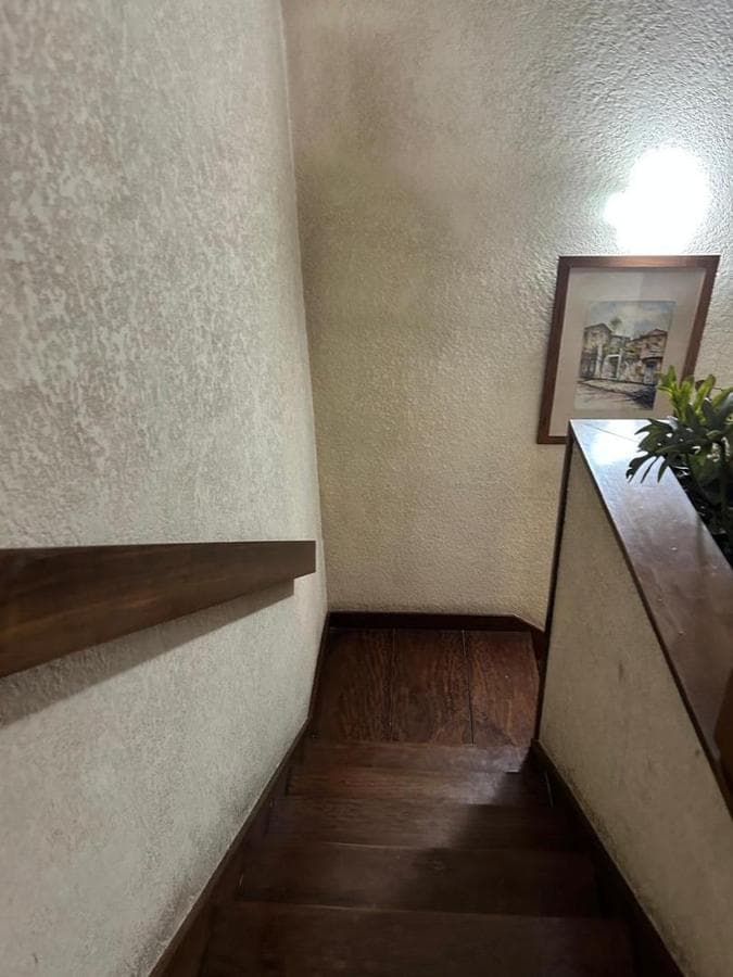 FOR SALE: PROPERTY FOR ENTREPRENEURS—SUITABLE FOR A HOSTEL OR MEDICAL OFFICES