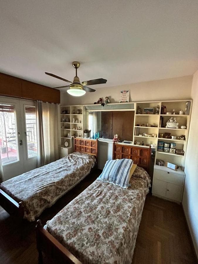 FOR SALE: PROPERTY FOR ENTREPRENEURS—SUITABLE FOR A HOSTEL OR MEDICAL OFFICES