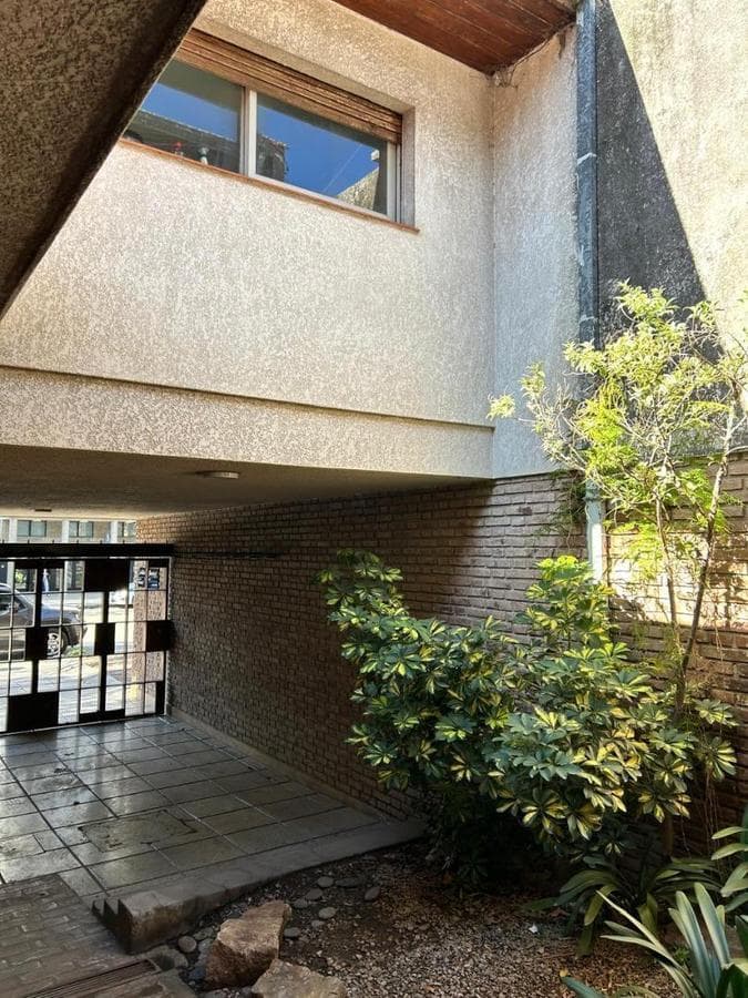 FOR SALE: PROPERTY FOR ENTREPRENEURS—SUITABLE FOR A HOSTEL OR MEDICAL OFFICES