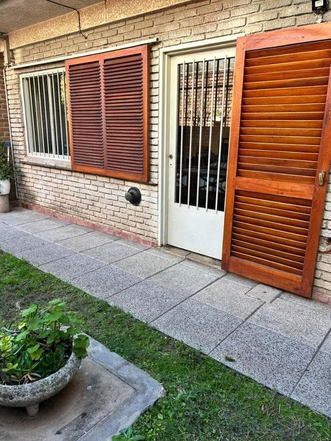 FOR SALE: PROPERTY FOR ENTREPRENEURS—SUITABLE FOR A HOSTEL OR MEDICAL OFFICES
