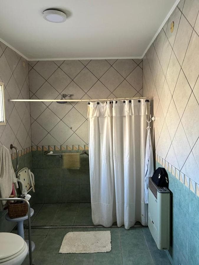 FOR SALE: PROPERTY FOR ENTREPRENEURS—SUITABLE FOR A HOSTEL OR MEDICAL OFFICES