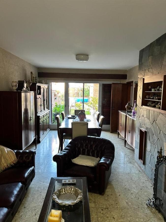 FOR SALE: PROPERTY FOR ENTREPRENEURS—SUITABLE FOR A HOSTEL OR MEDICAL OFFICES