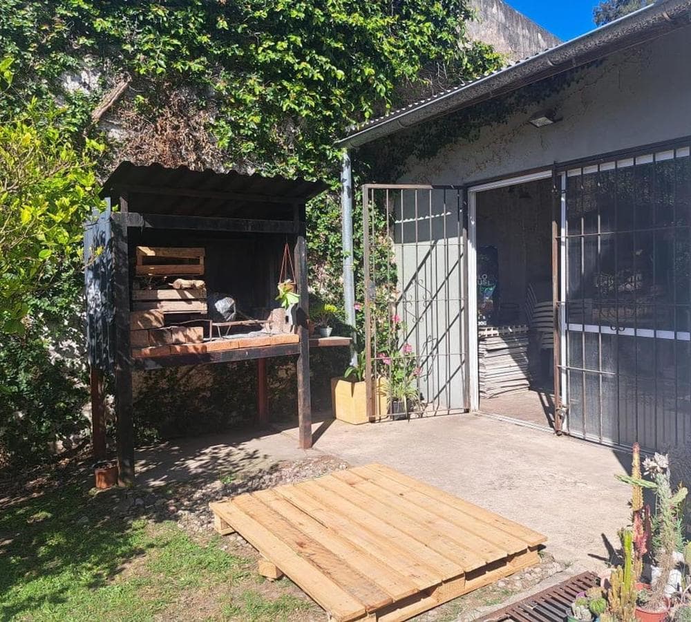 HOUSE FOR SALE IN MORENO SUR