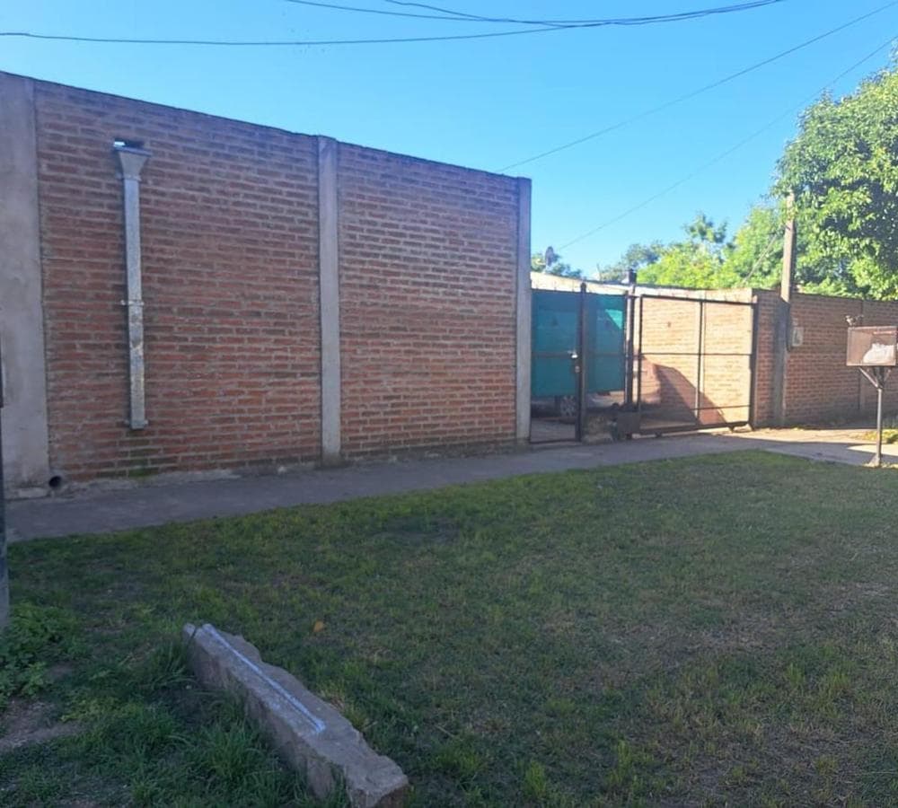 HOUSE FOR SALE IN MORENO SUR
