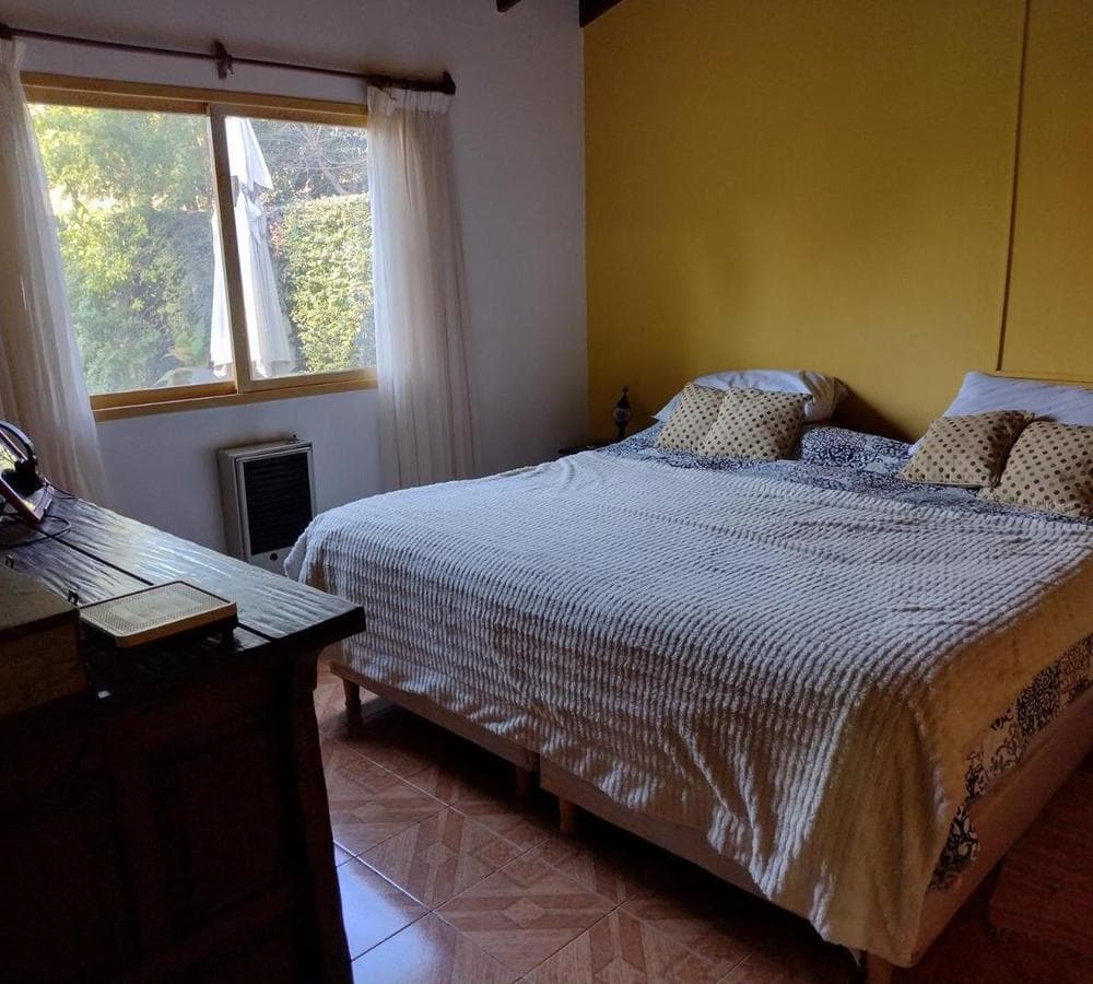 FOR SALE: Country-style house with pool + 3-room apartment