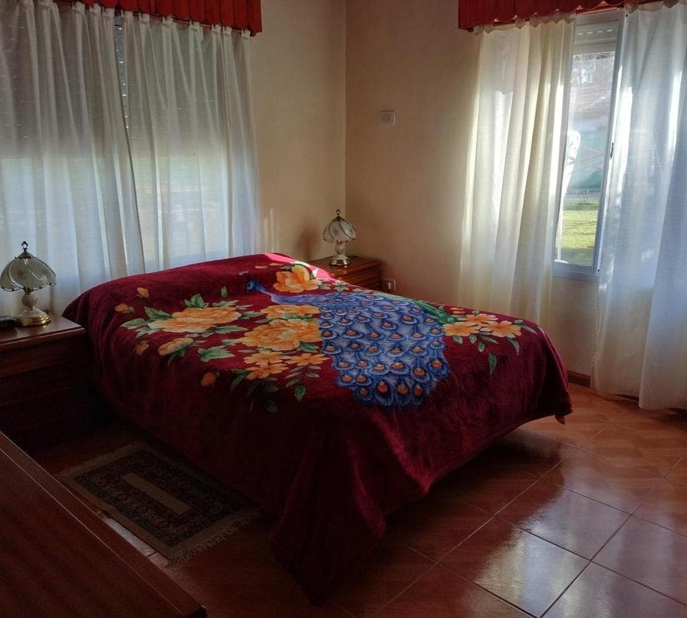 FOR SALE: Country-style house with pool + 3-room apartment