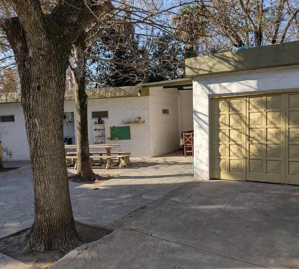 FOR SALE: Country-style house with pool + 3-room apartment