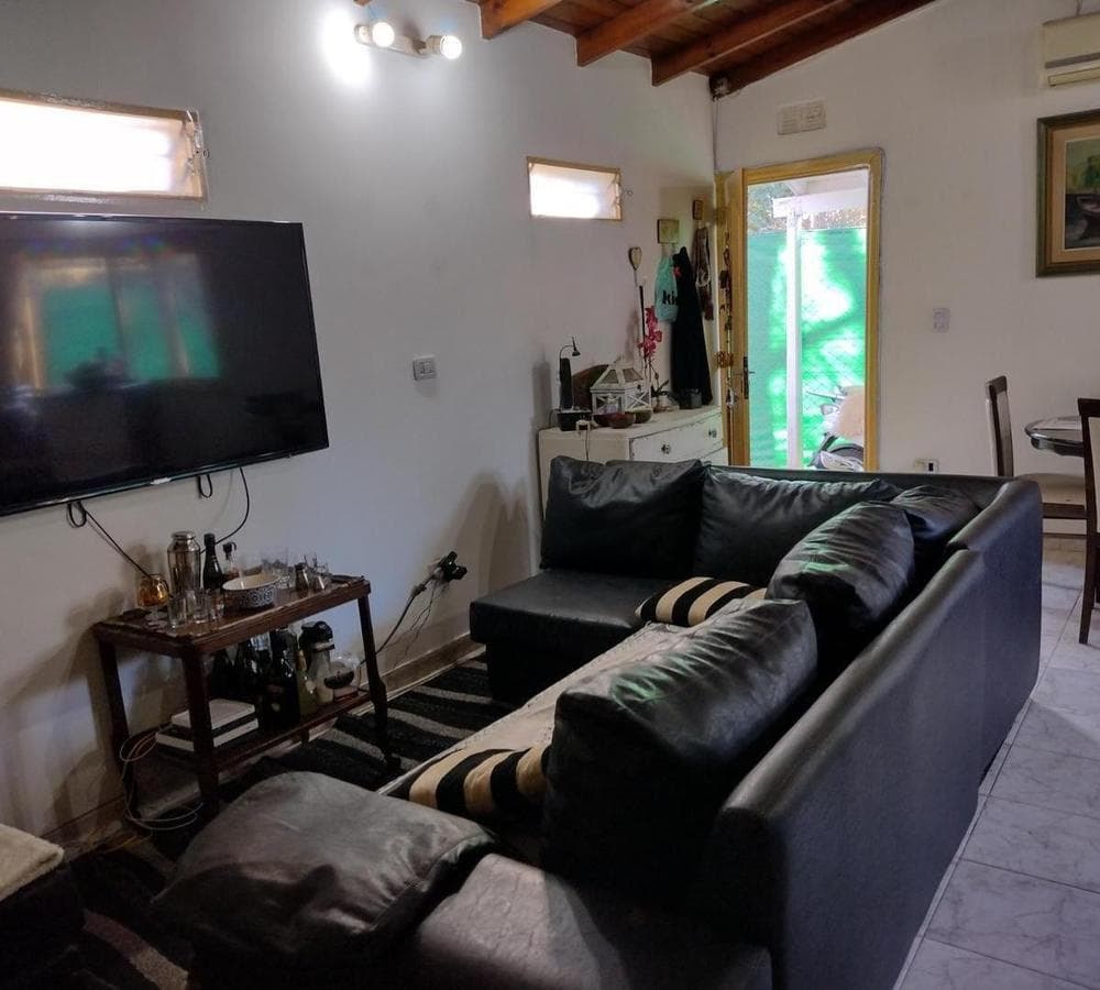 FOR SALE: Country-style house with pool + 3-room apartment