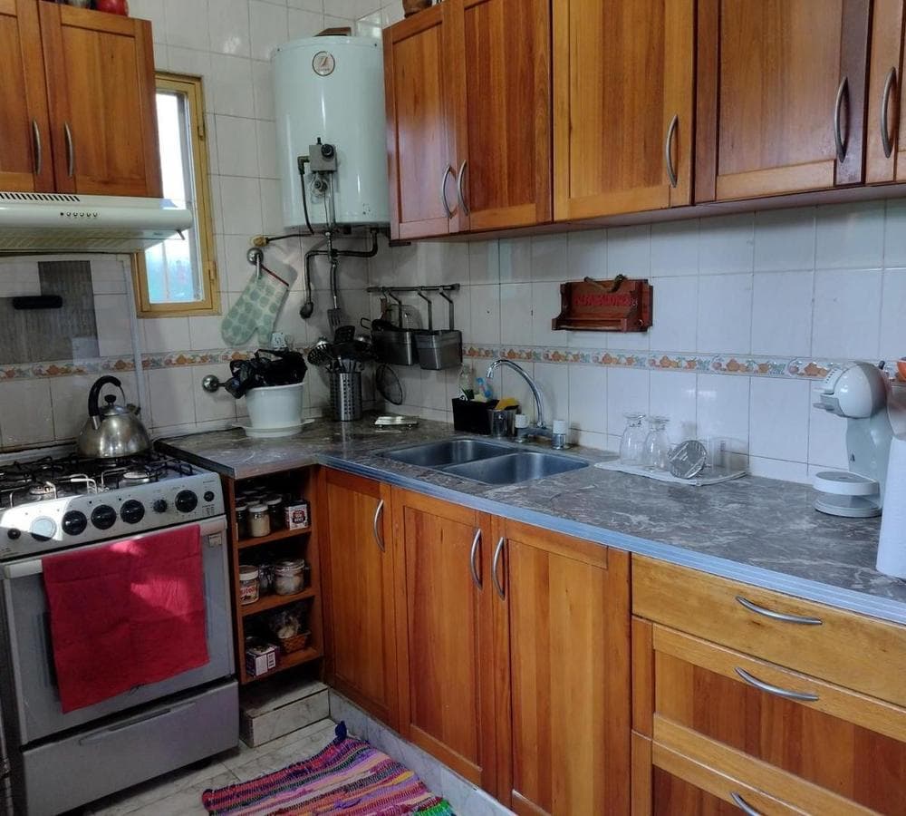 FOR SALE: Country-style house with pool + 3-room apartment