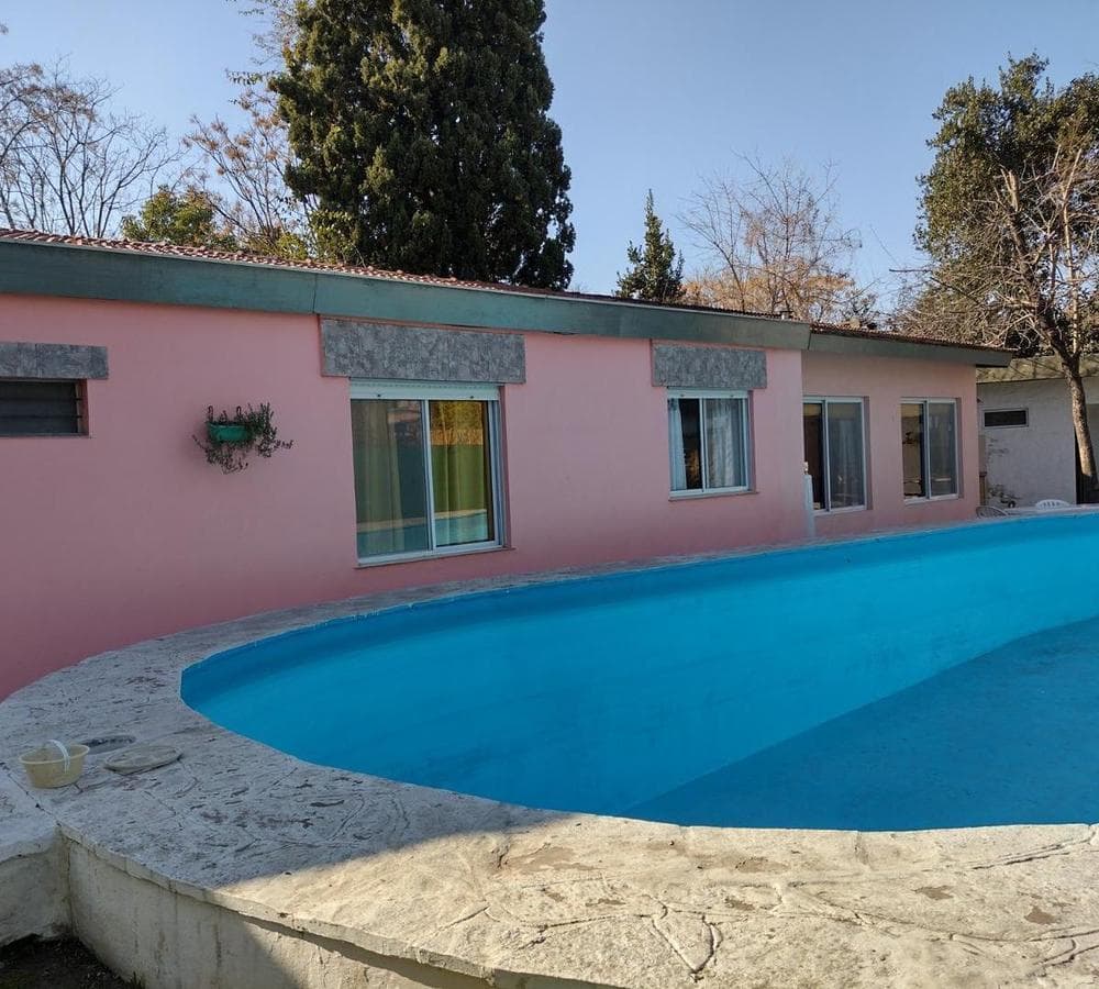 FOR SALE: Country-style house with pool + 3-room apartment
