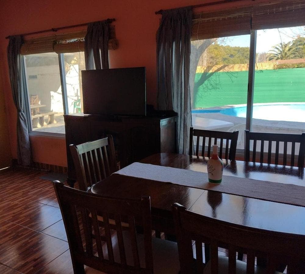 FOR SALE: Country-style house with pool + 3-room apartment
