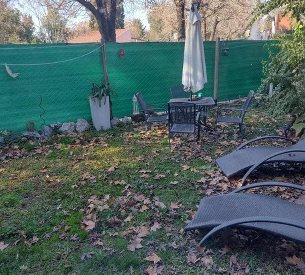 FOR SALE: Country-style house with pool + 3-room apartment