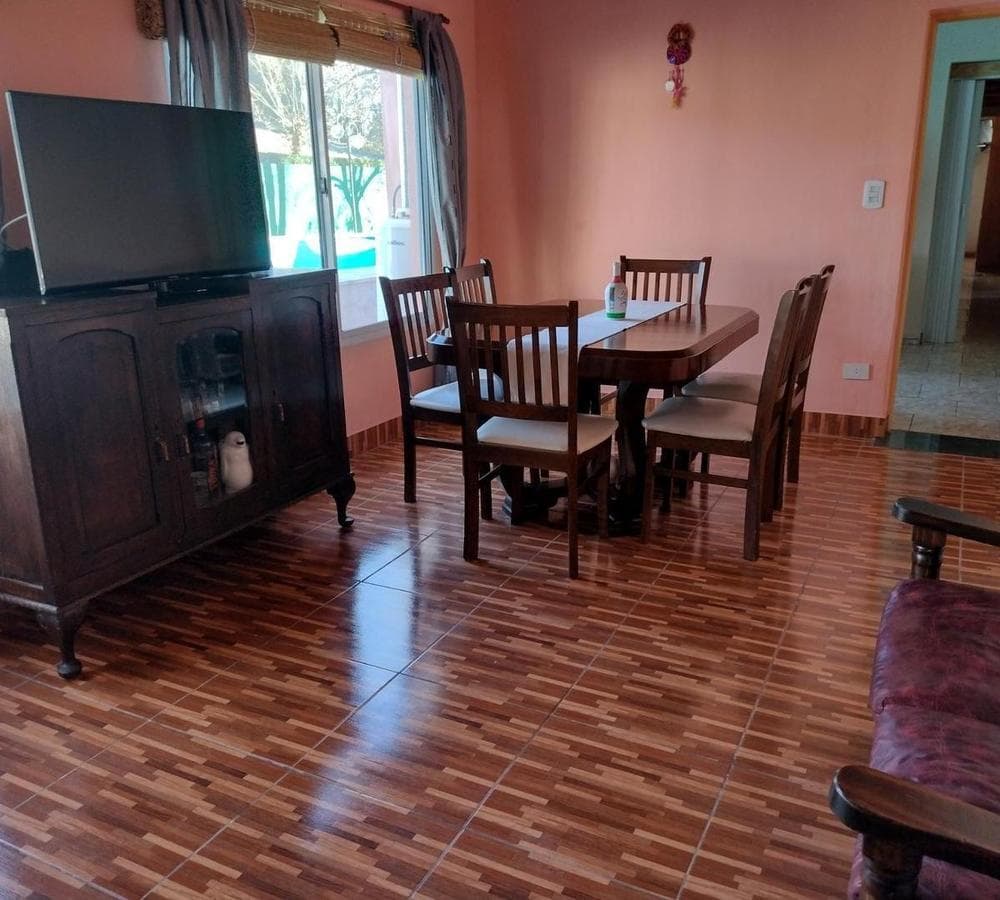 FOR SALE: Country-style house with pool + 3-room apartment