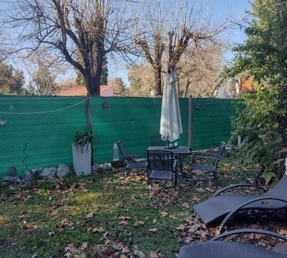 FOR SALE: Country-style house with pool + 3-room apartment