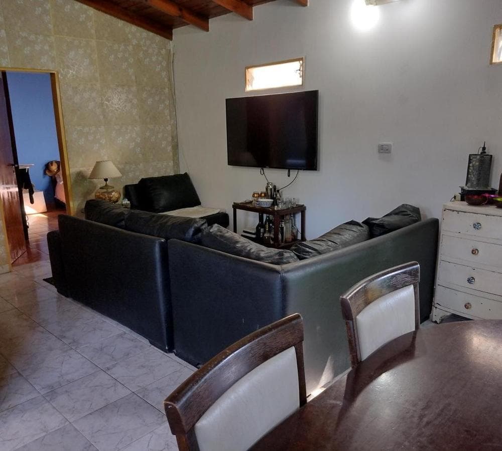 FOR SALE: Country-style house with pool + 3-room apartment
