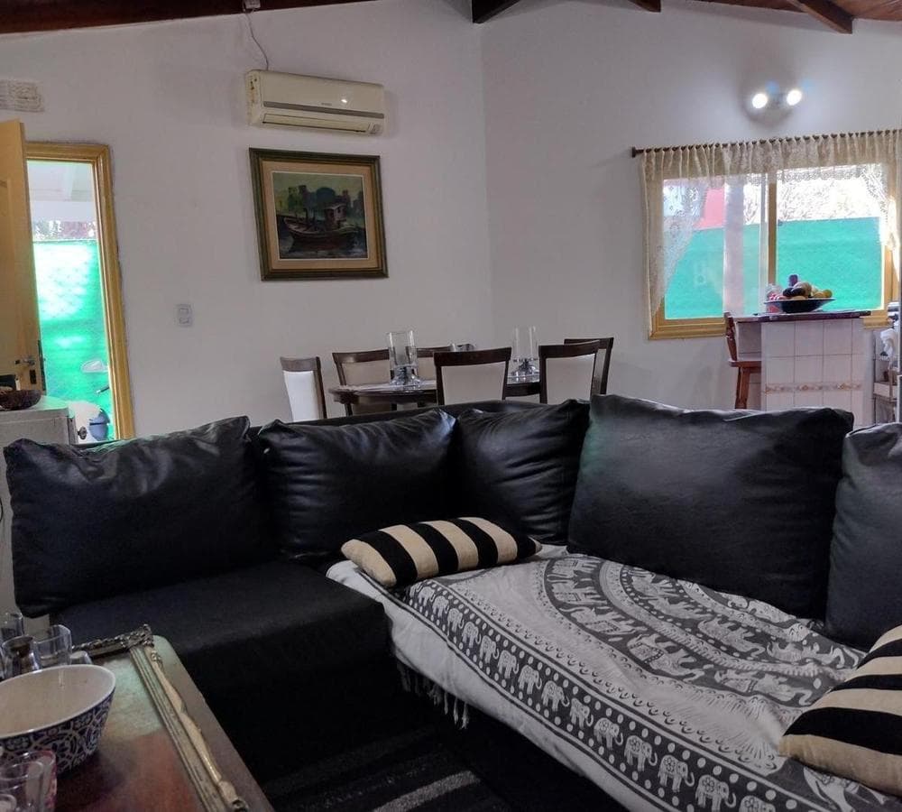 FOR SALE: Country-style house with pool + 3-room apartment