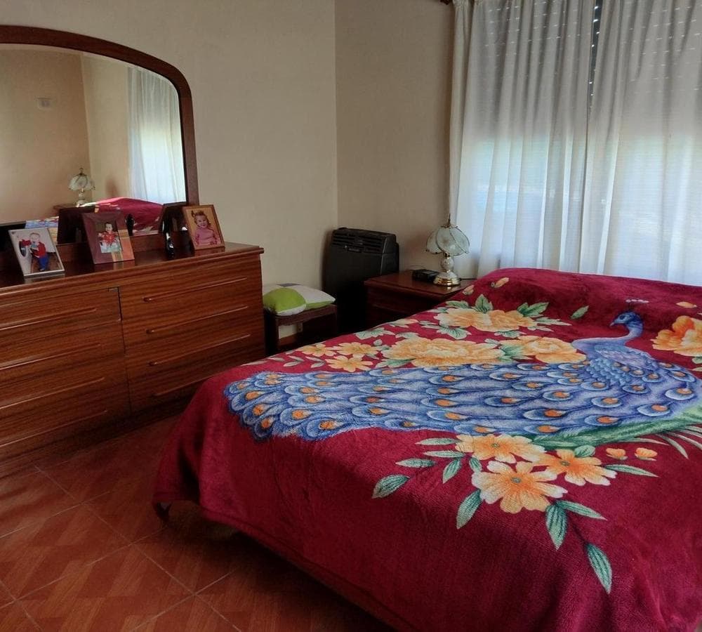 FOR SALE: Country-style house with pool + 3-room apartment