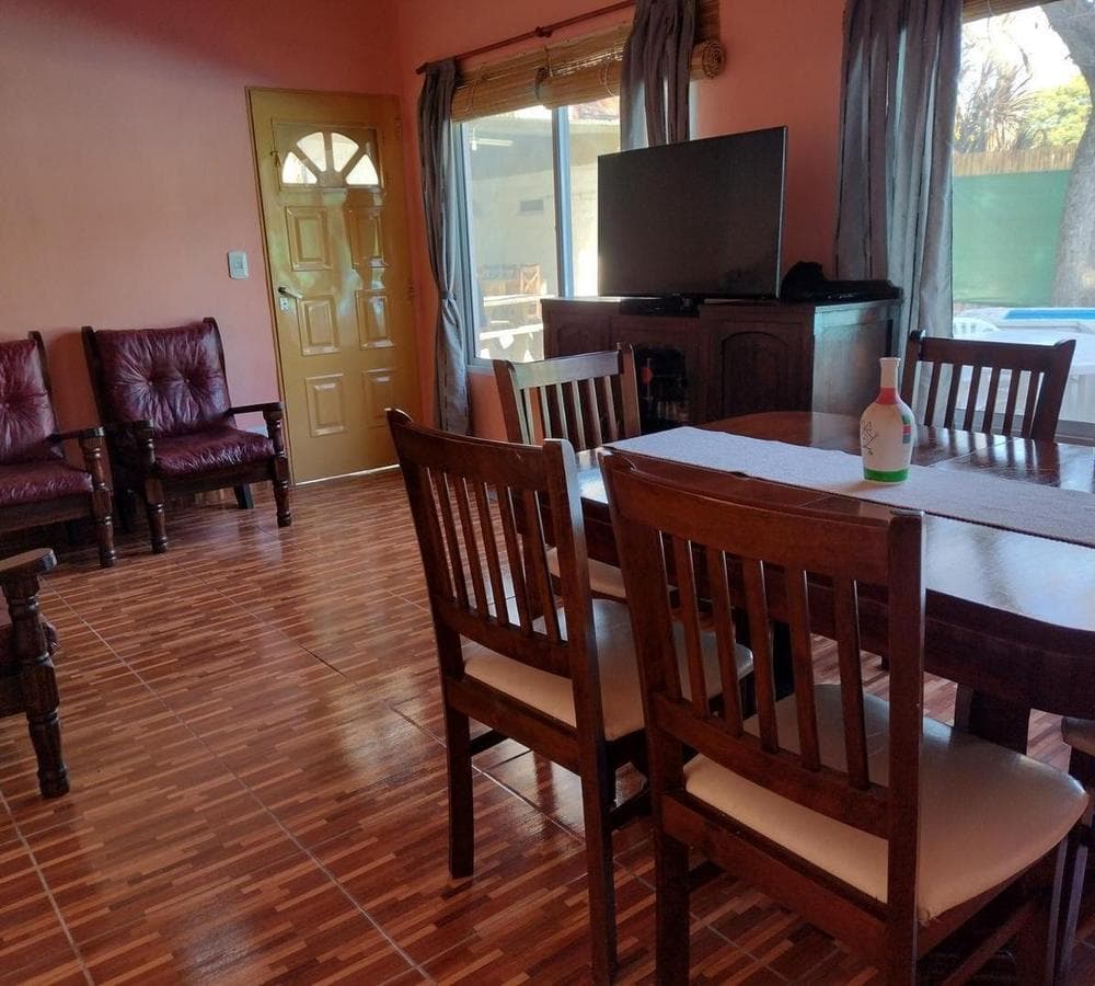 FOR SALE: Country-style house with pool + 3-room apartment