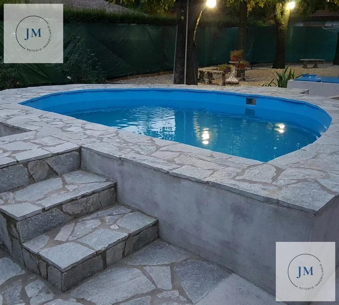 FOR SALE: Country-style house with pool + 3-room apartment