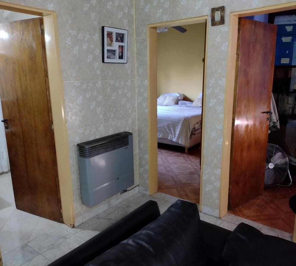 FOR SALE: Country-style house with pool + 3-room apartment