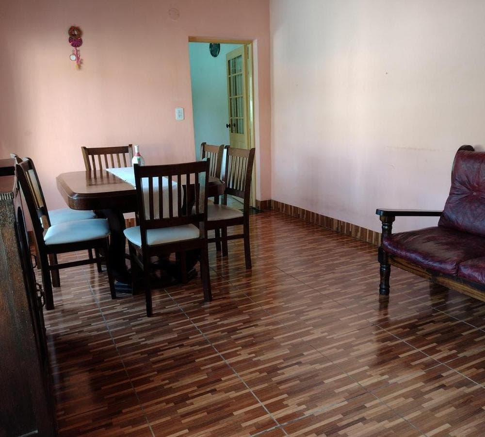 FOR SALE: Country-style house with pool + 3-room apartment