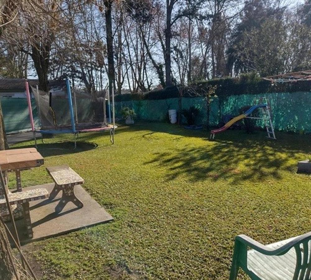 FOR SALE: Country-style house with pool + 3-room apartment