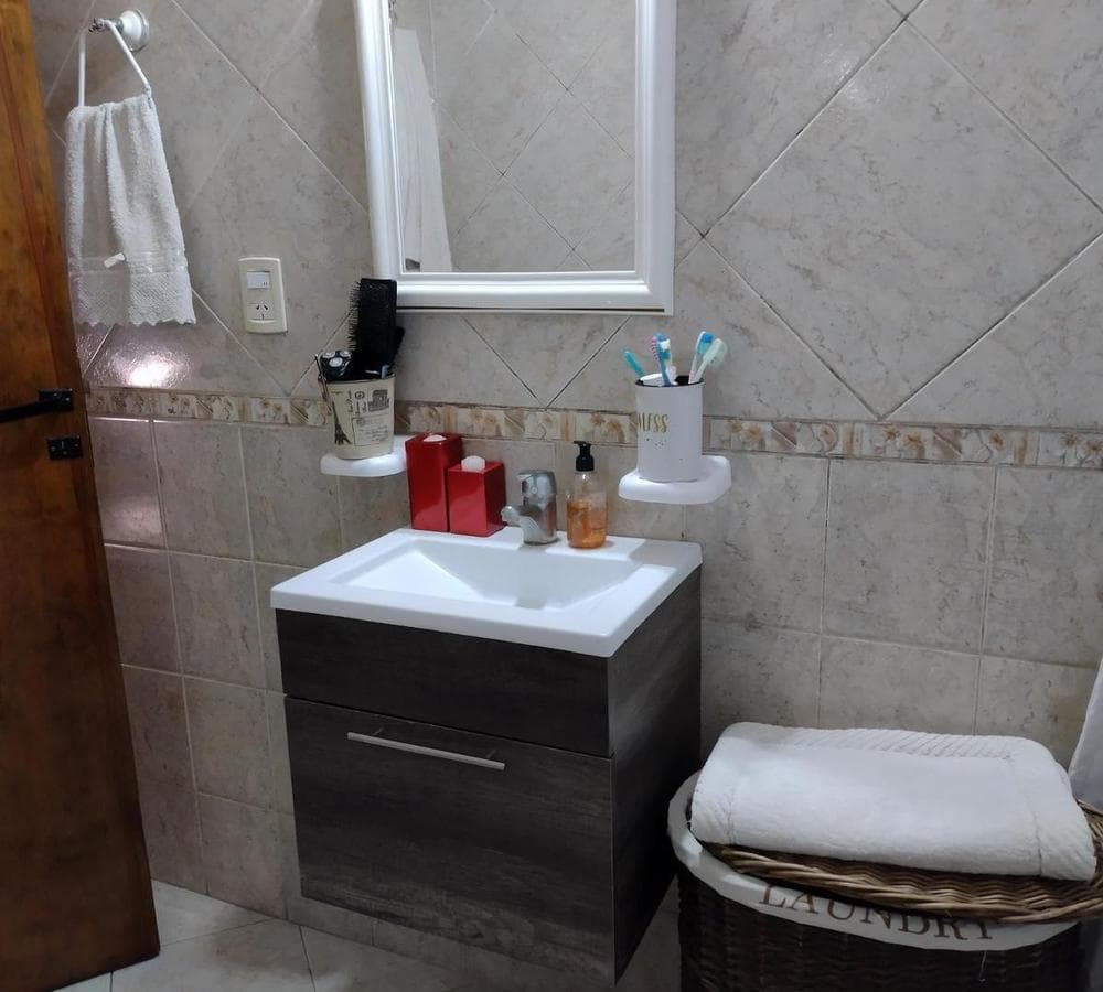 FOR SALE: Country-style house with pool + 3-room apartment