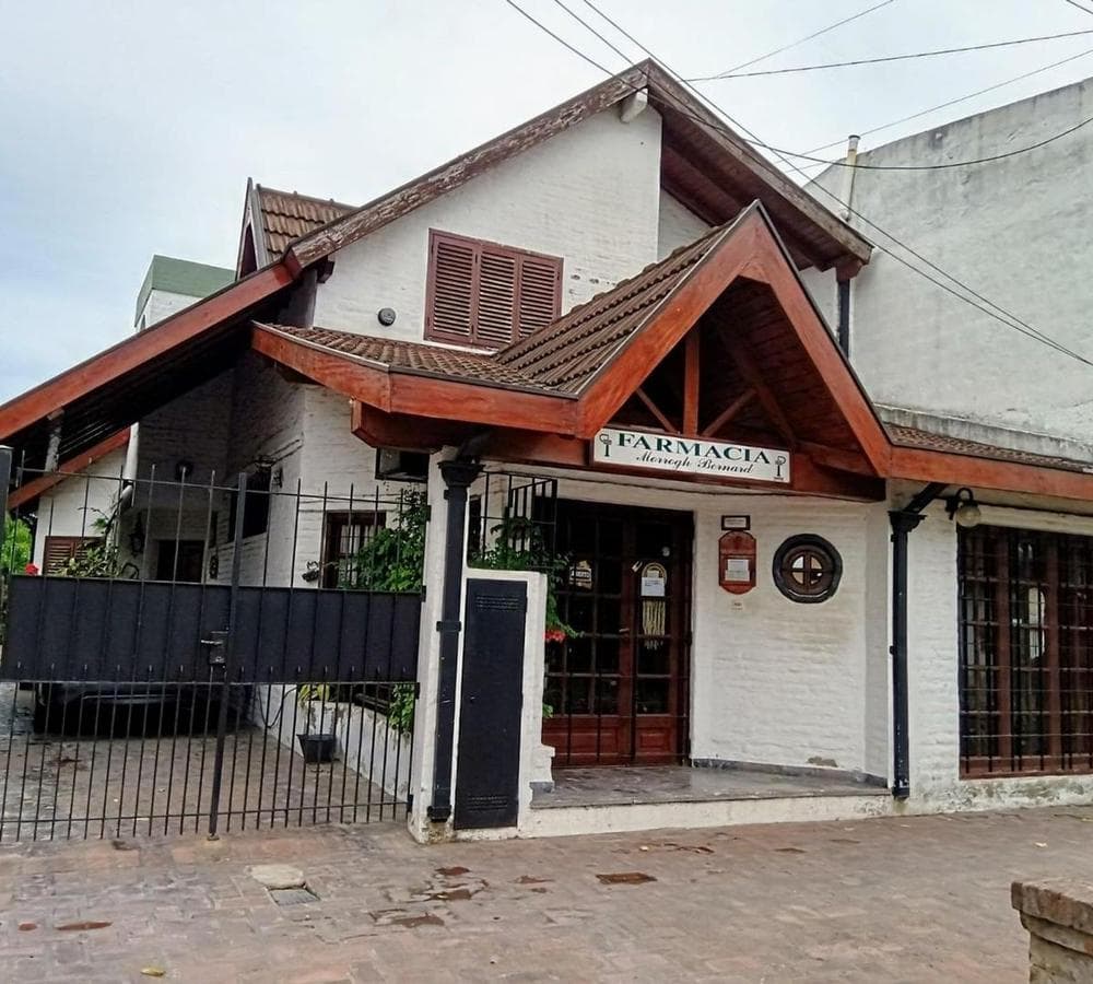 HOUSE WITH COMMERCIAL SPACE IN MORENO