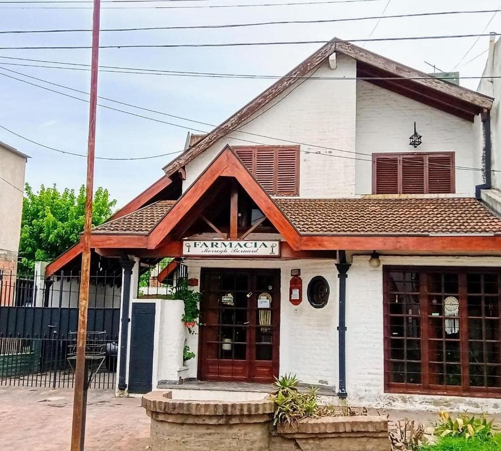 HOUSE WITH COMMERCIAL SPACE IN MORENO