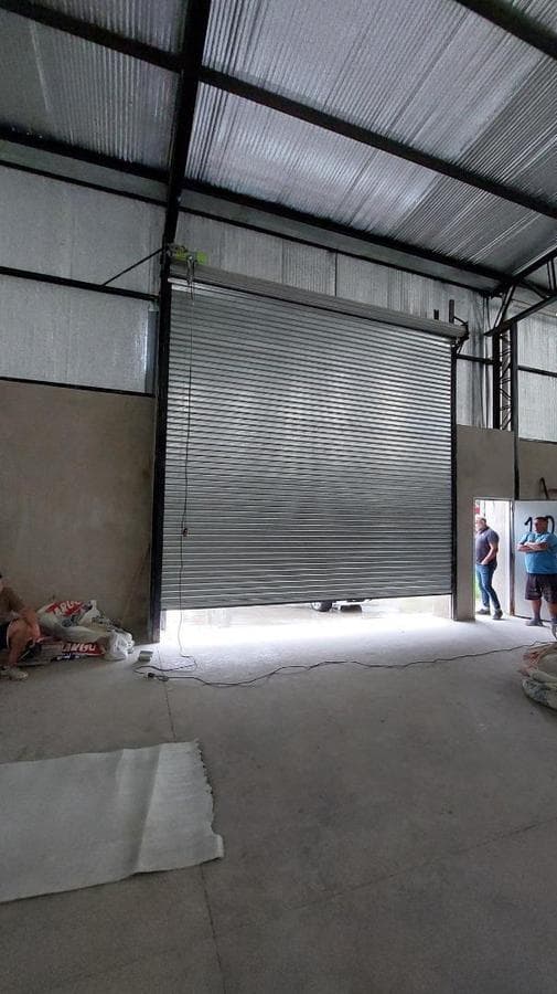 WAREHOUSE IN HURLINGHAM: Used for 3 months, in impeccable condition!