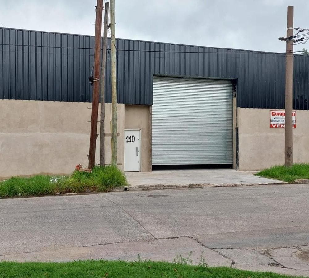 WAREHOUSE IN HURLINGHAM: Used for 3 months, in impeccable condition!