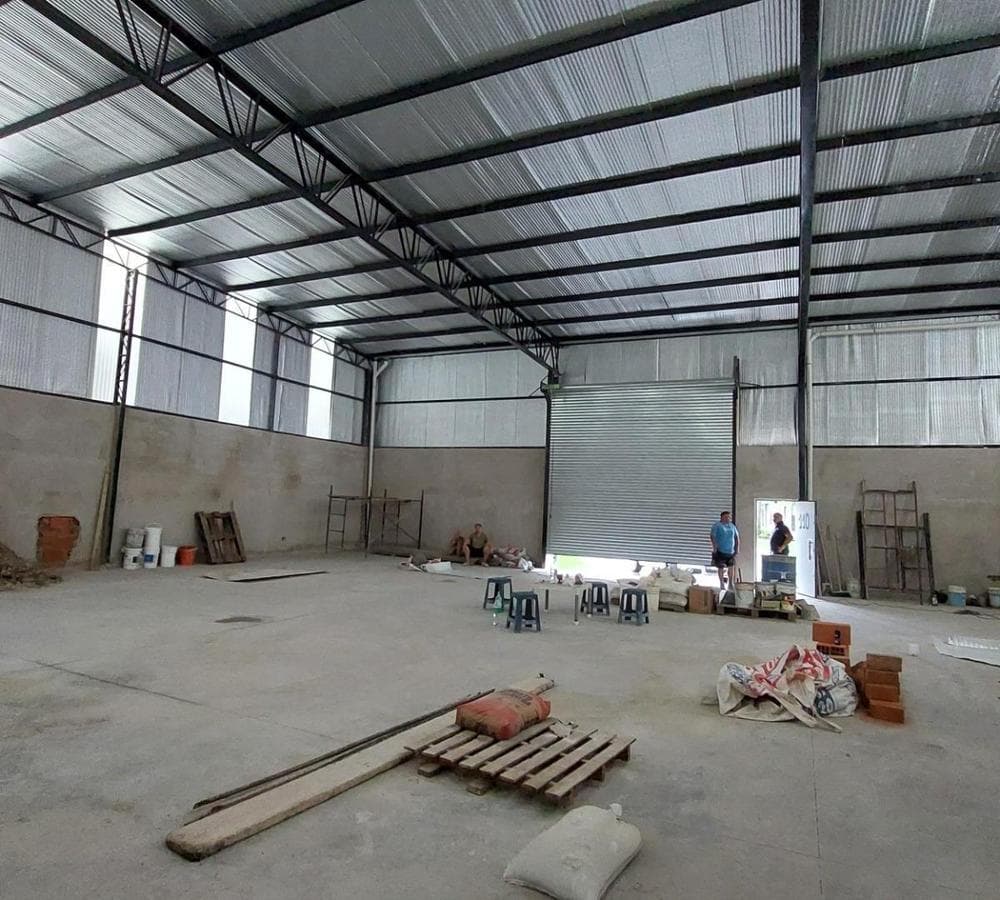 WAREHOUSE IN HURLINGHAM: Used for 3 months, in impeccable condition!