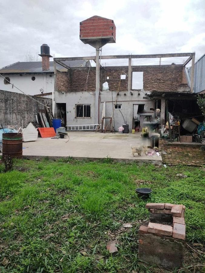 HOUSE IN MORENO NORTE: 5 ROOMS WITH A GARDEN