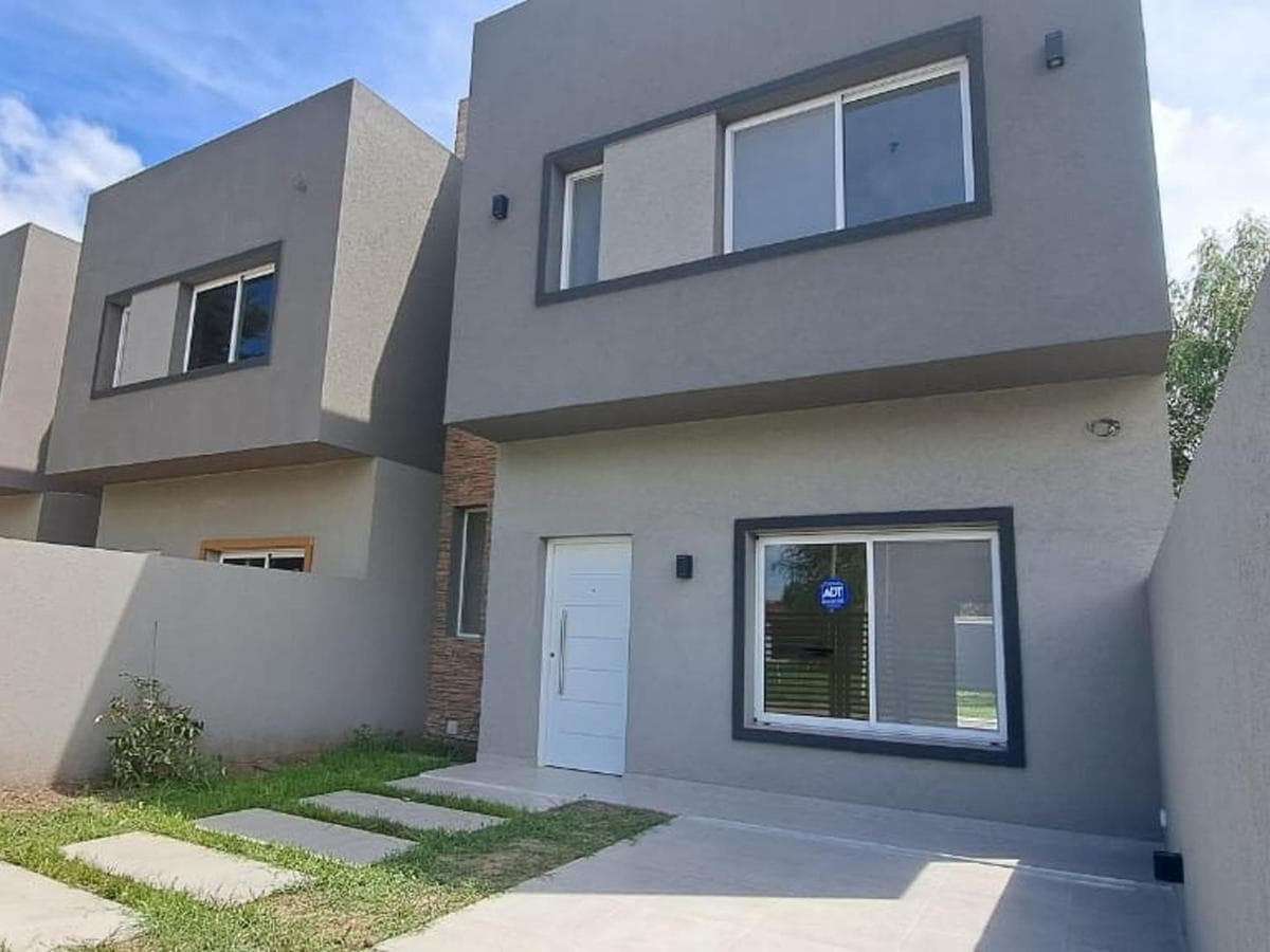 HOUSE FOR SALE IN CASA LAS HERAS
