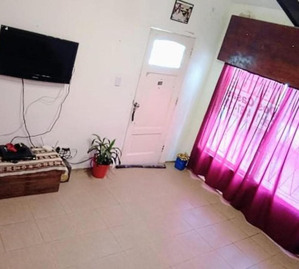 HOUSE WITH APARTMENT IN MORENO