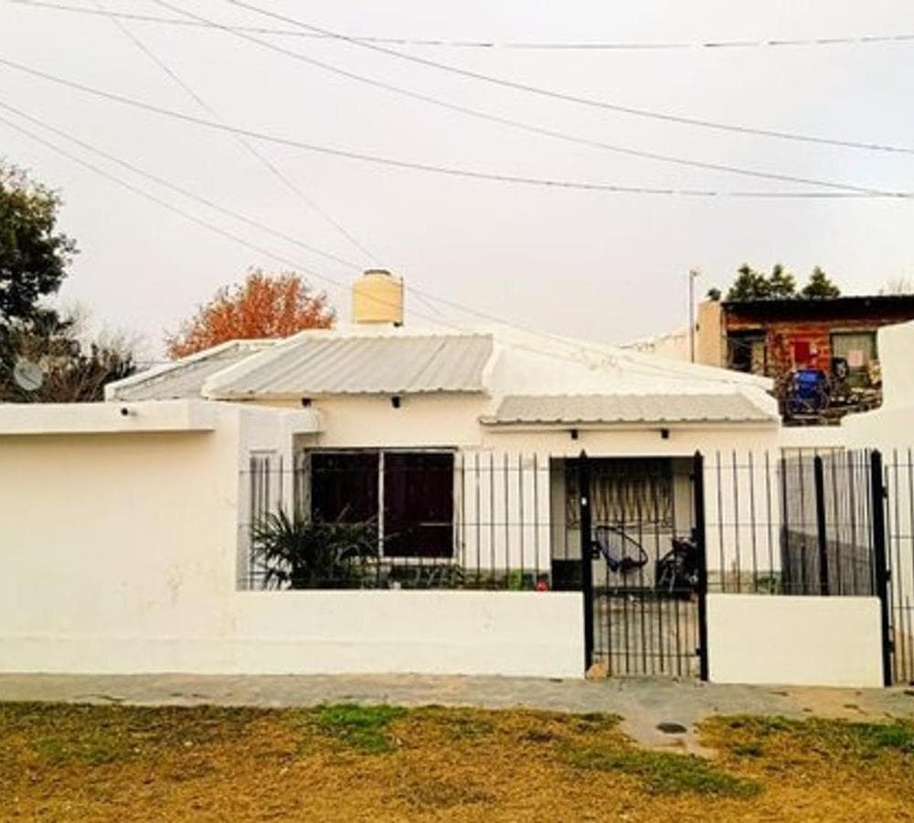 HOUSE WITH APARTMENT IN MORENO