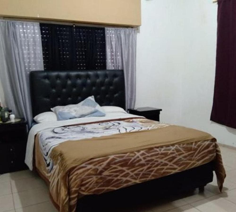 HOUSE WITH APARTMENT IN MORENO
