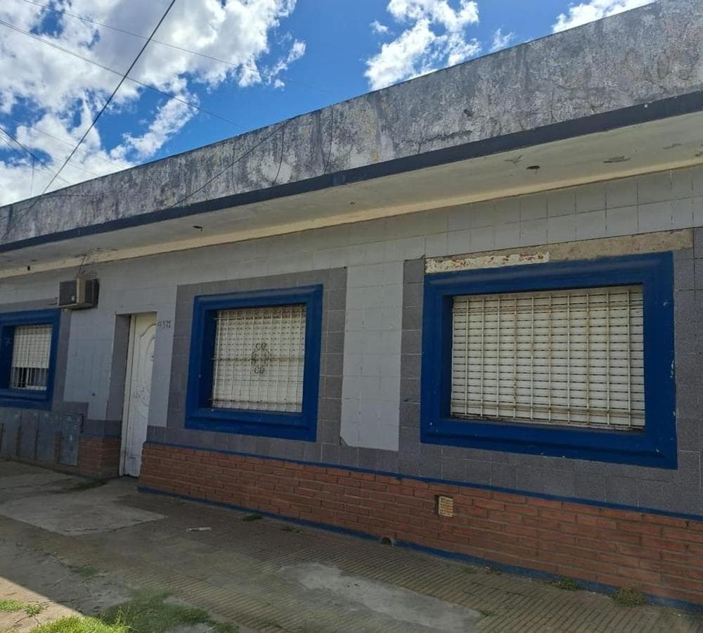 FOR SALE: COMPLEX WITH FIVE FUNCTIONAL UNITS IN A MULTI-FAMILY BUILDING IN MERLO