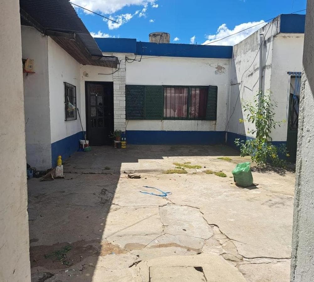 FOR SALE: COMPLEX WITH FIVE FUNCTIONAL UNITS IN A MULTI-FAMILY BUILDING IN MERLO