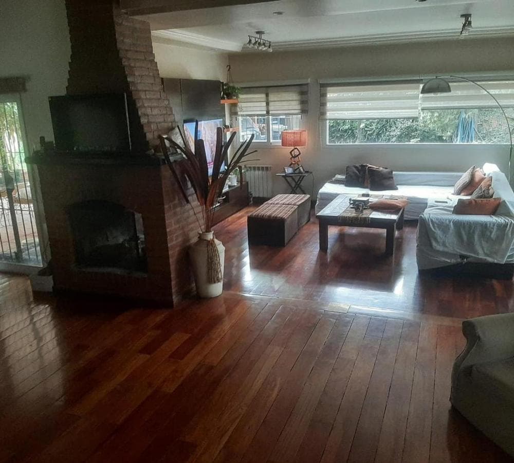 HOUSE IN MORENO, EXCELLENT LOCATION