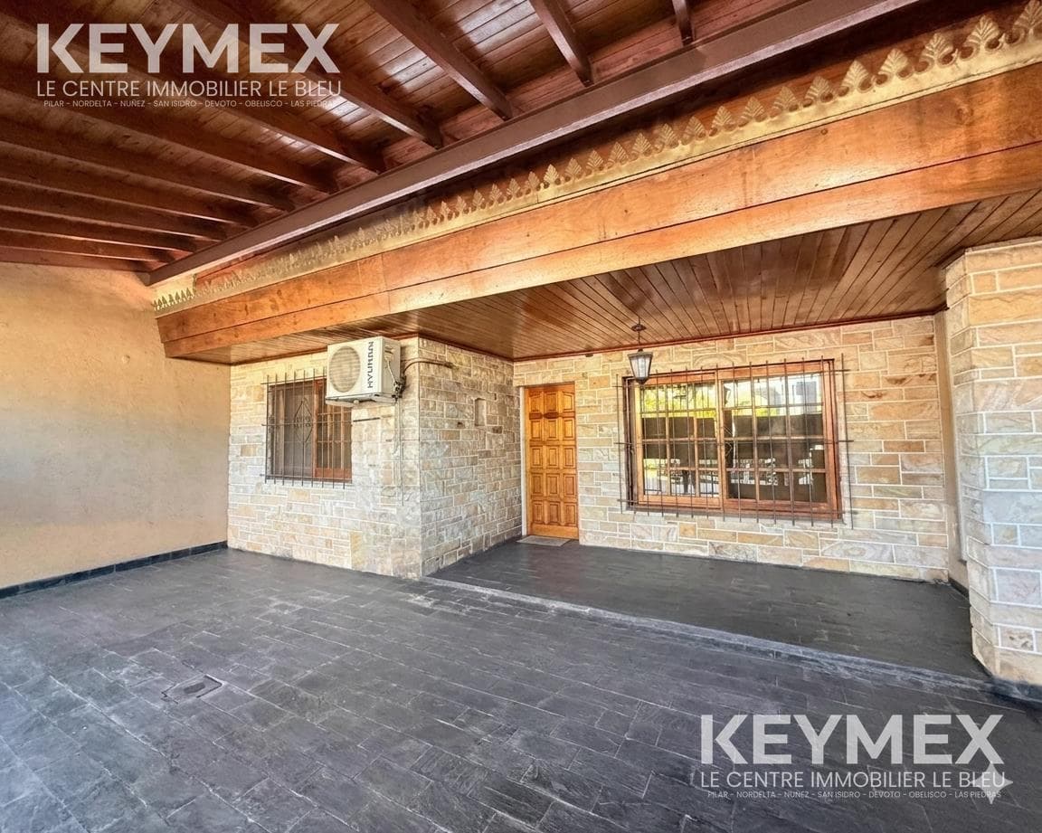 House for Sale: 5 Rooms, Villa Udaondo, Garage, Pool, Eligible for Financing