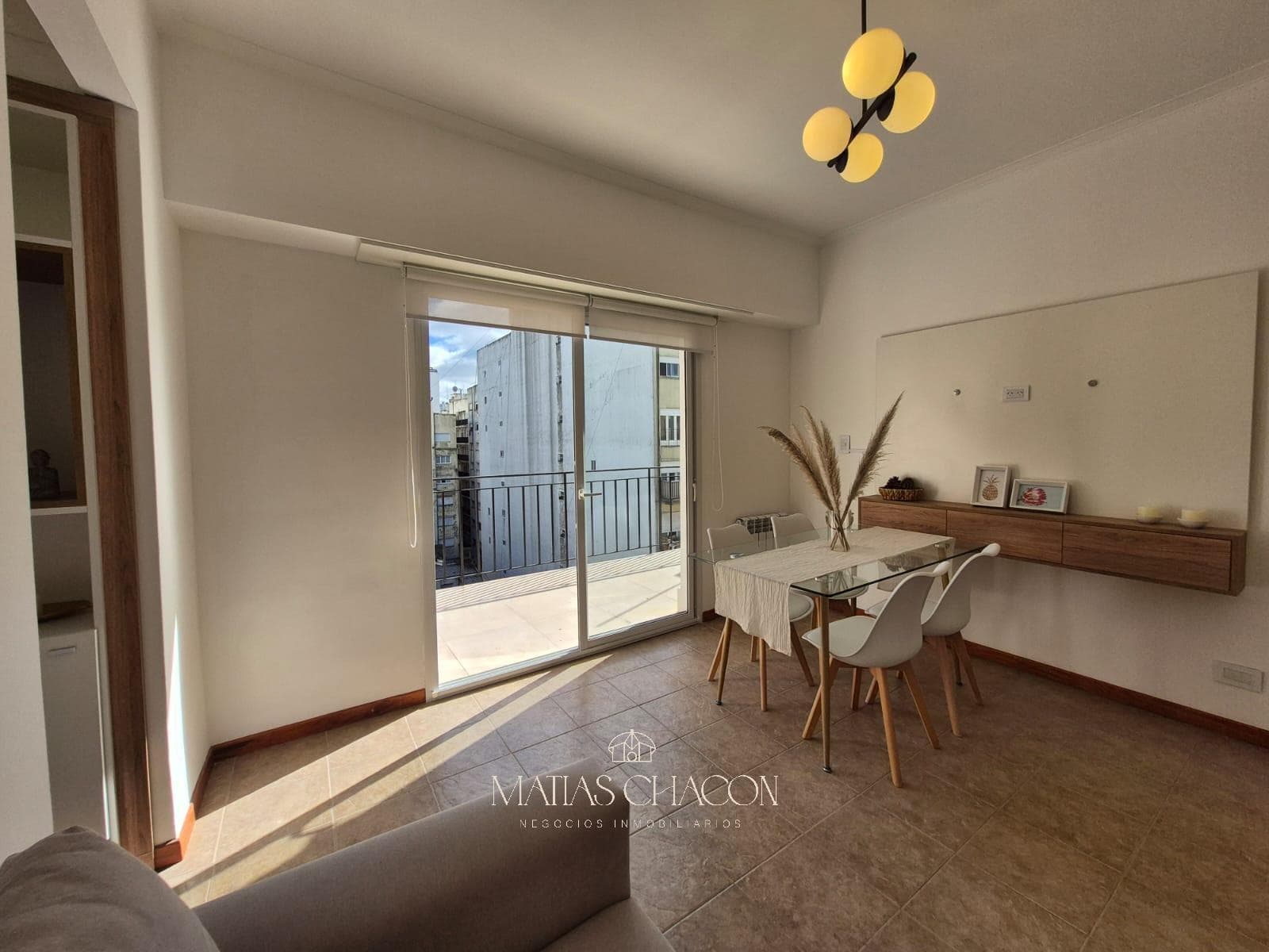 3-Room Apartment Facing the Street with a Balcony/Terrace in the Downtown Area