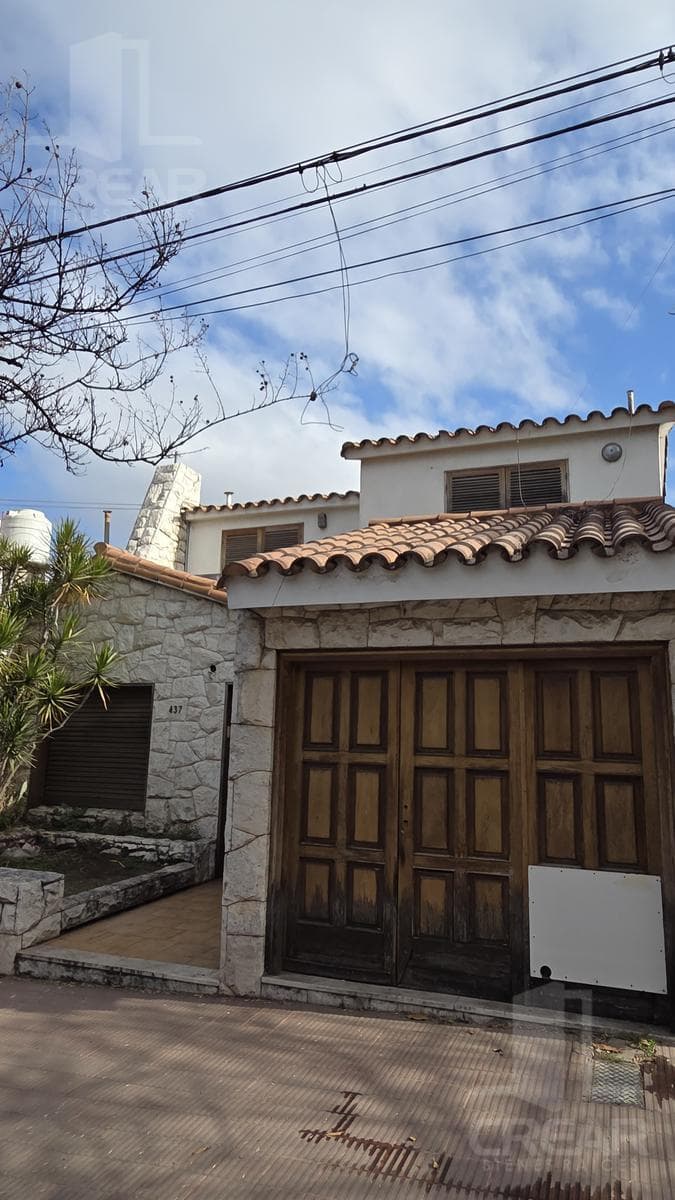 4-BEDROOM HOUSE IN GENERAL PAZ