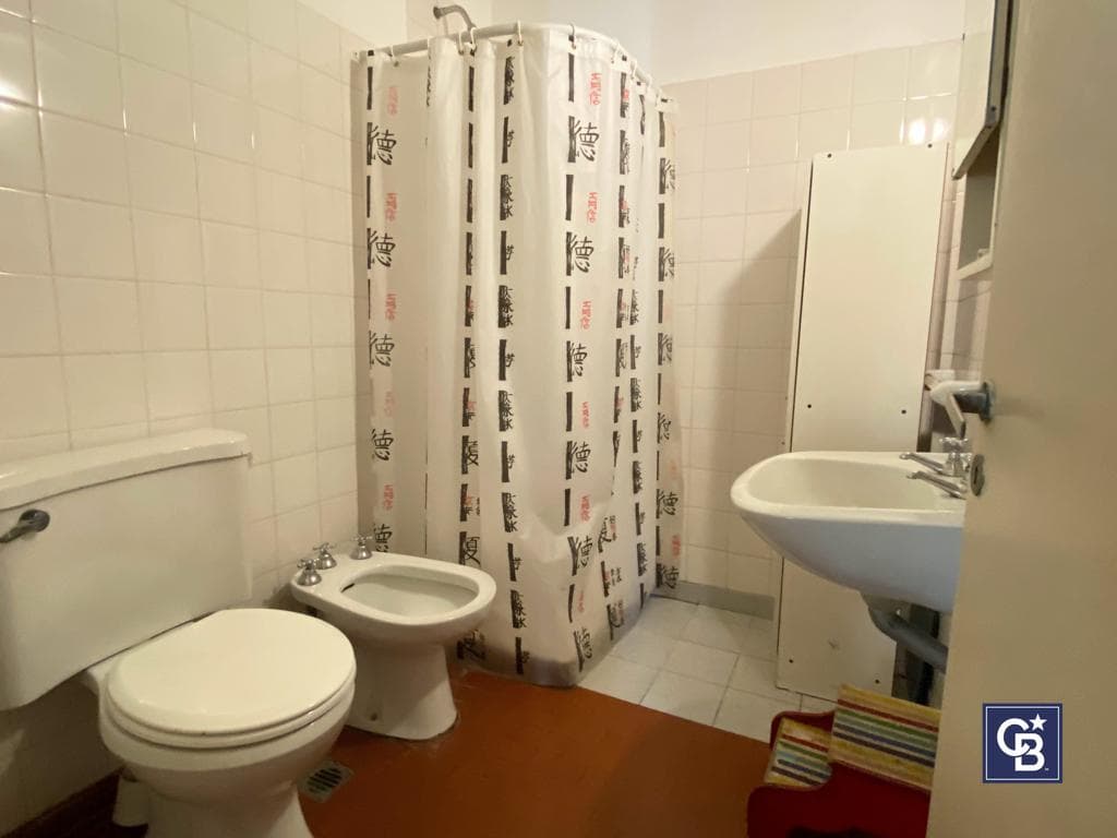 4-Room Apartment for Sale (Currently Rented) in Caseros