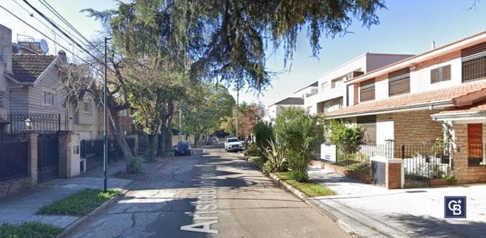 Large 7-room house for sale in Martínez, in need of renovation, on a 1,026 m² lot
