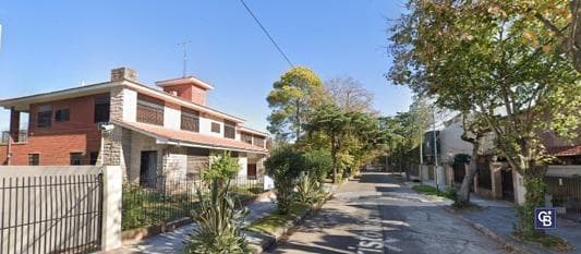 Large 7-room house for sale in Martínez, in need of renovation, on a 1,026 m² lot