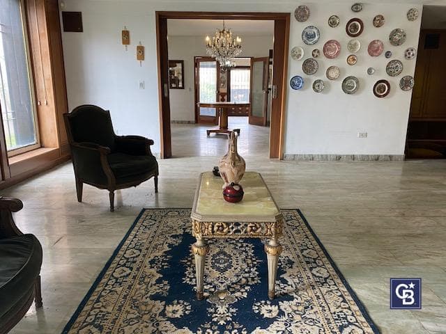 Large 7-room house for sale in Martínez, in need of renovation, on a 1,026 m² lot