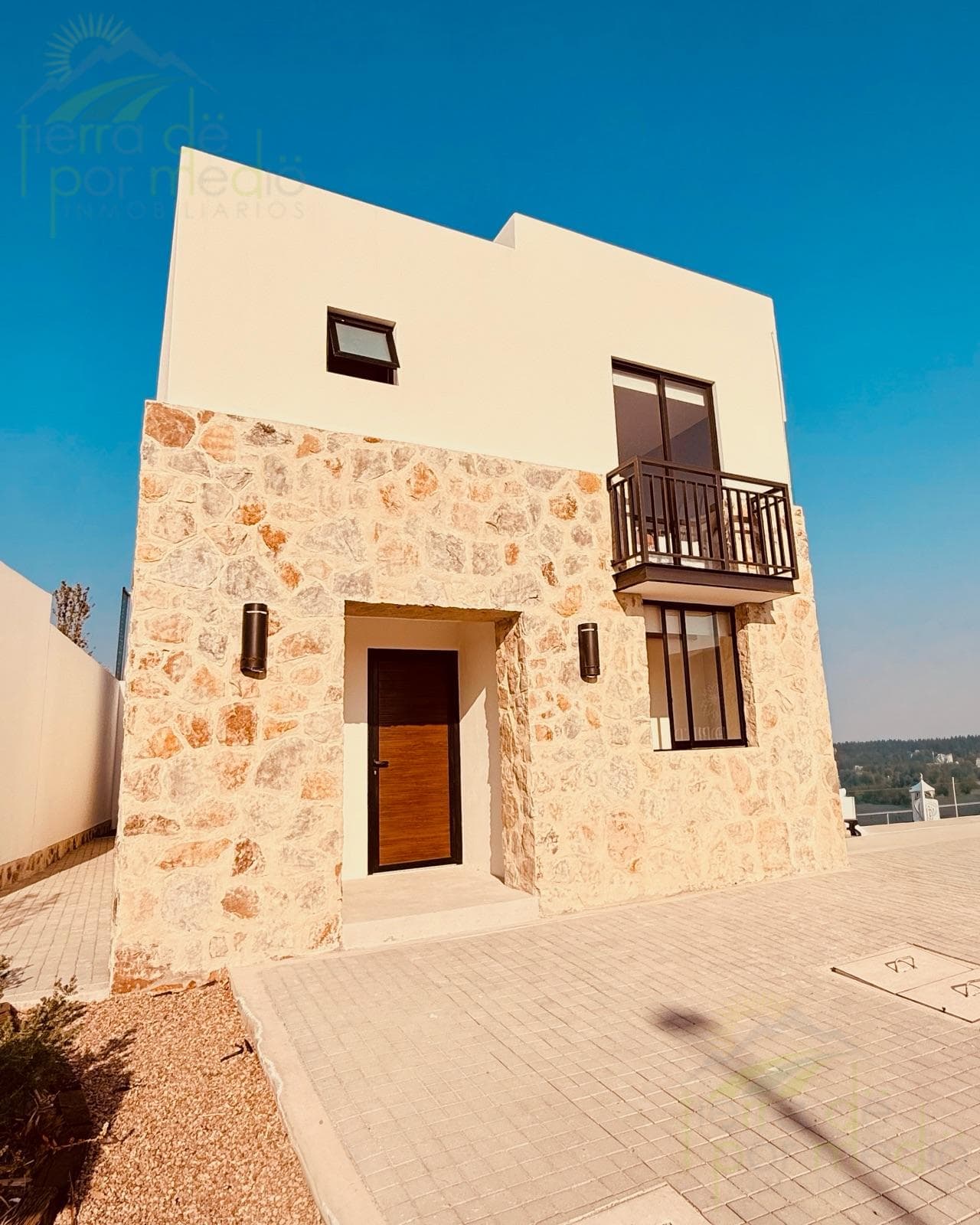 House with a 4th Bedroom on the Ground Floor, on a Private Street with Amenities, Zarú, Querétaro