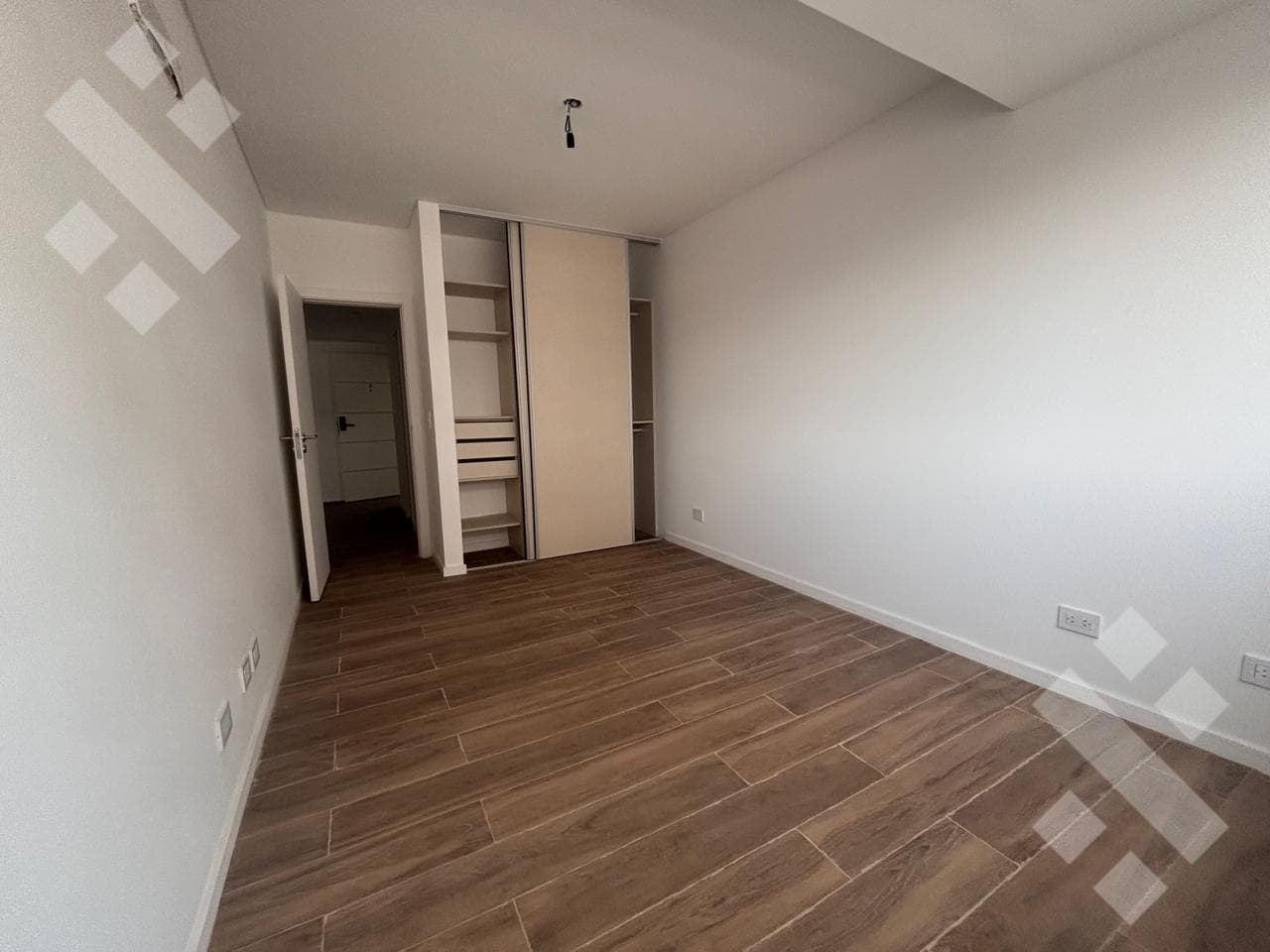 Alquiler depto 1 dormitorio.- teniente Ibañez al 100.-